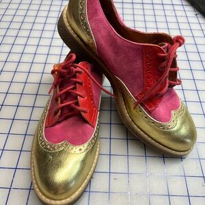 *New* Embassy London Women's Pink and Gold Suede Oxfords